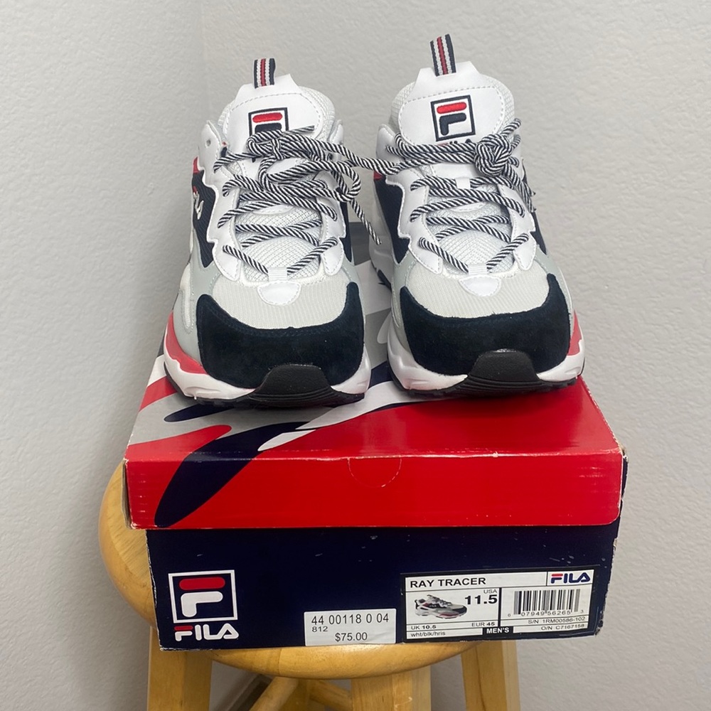 Fila mens sneaker.